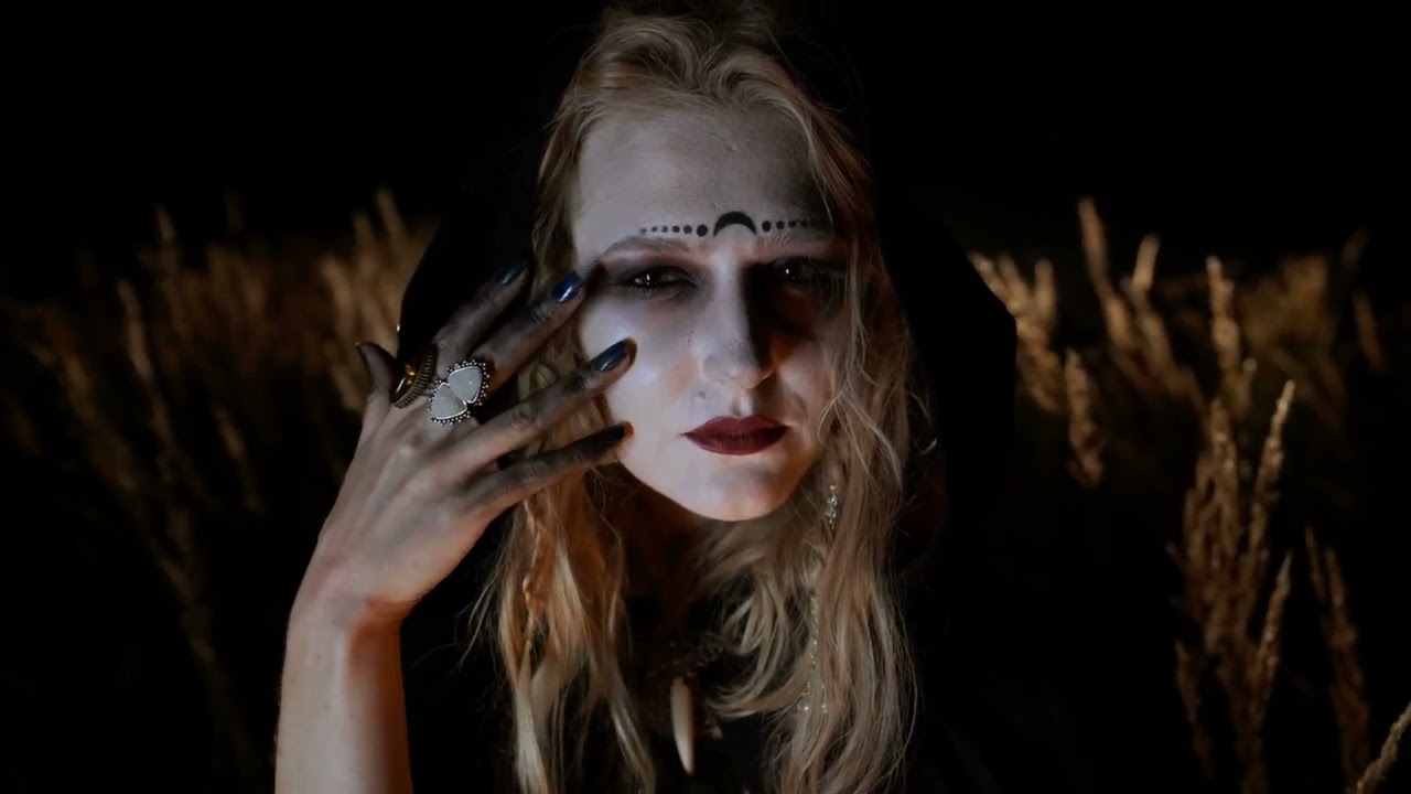 Ghostly halloween vibes: eerie ambience and haunting sounds