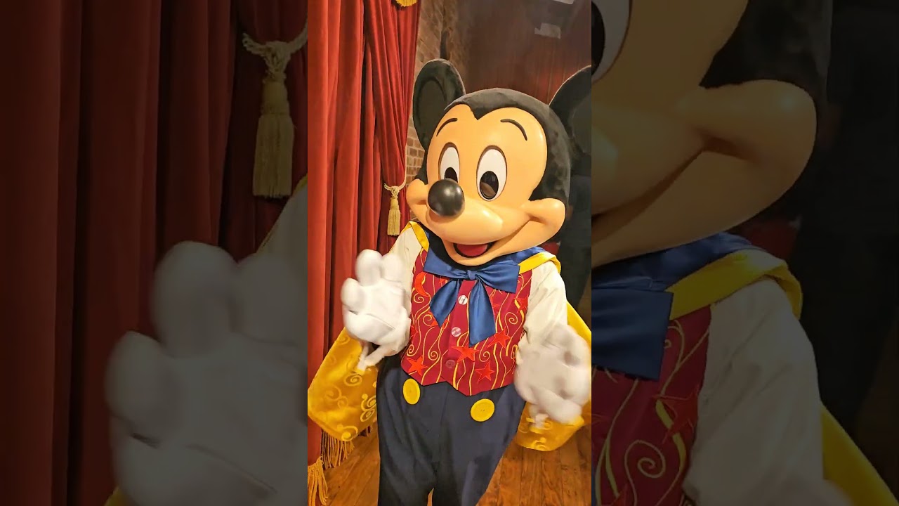 Mickey! i know him! #shortsfeed #disney #mickeymouse
