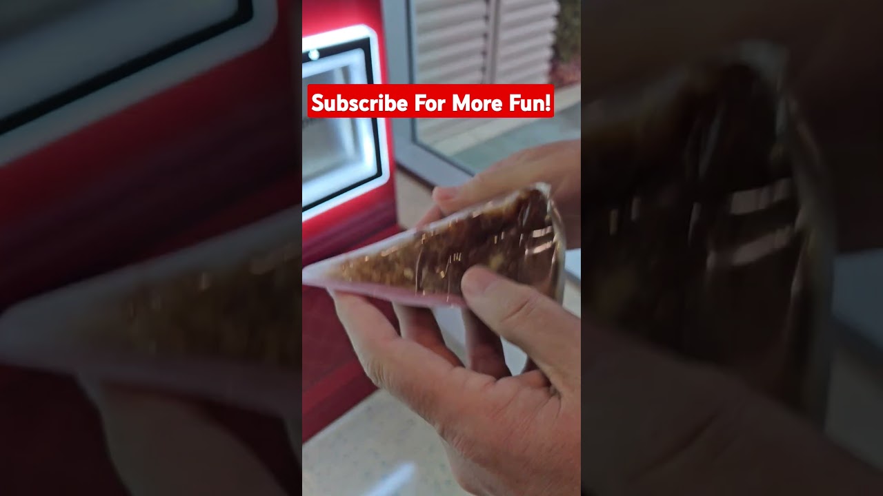 What? vending machine cake!!!! #shortsfeed #cake #food #sugar #dessert